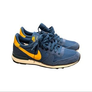 NIKE INTERNATIONALIST Size 8 Vintage Running Retro